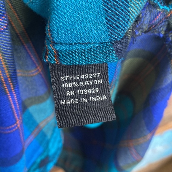 Intro Blue & Green Plaid Button Down Top - Picture 4 of 5